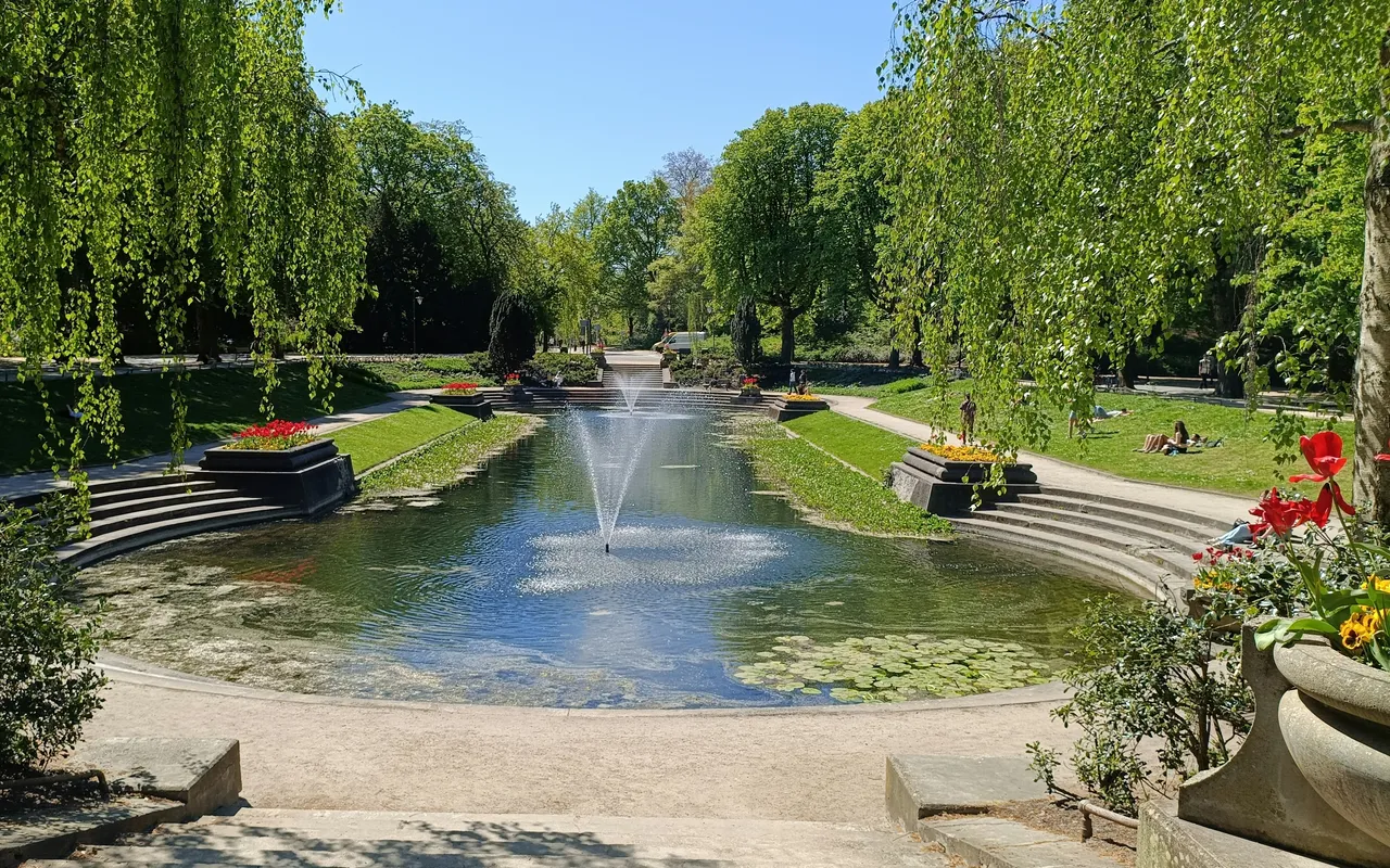 Dormir à Valence côté centre historique ou côté plage, quel quartier choisir vraiment ? — Le parc du Turia, un axe vert qui redéfinit la géographie du séjour